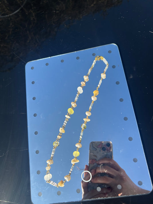 Pearlescent necklace
